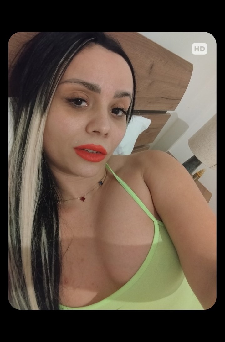 σέξι τολμηρό κοριτσάκι γεμάτο τσαχπινιά